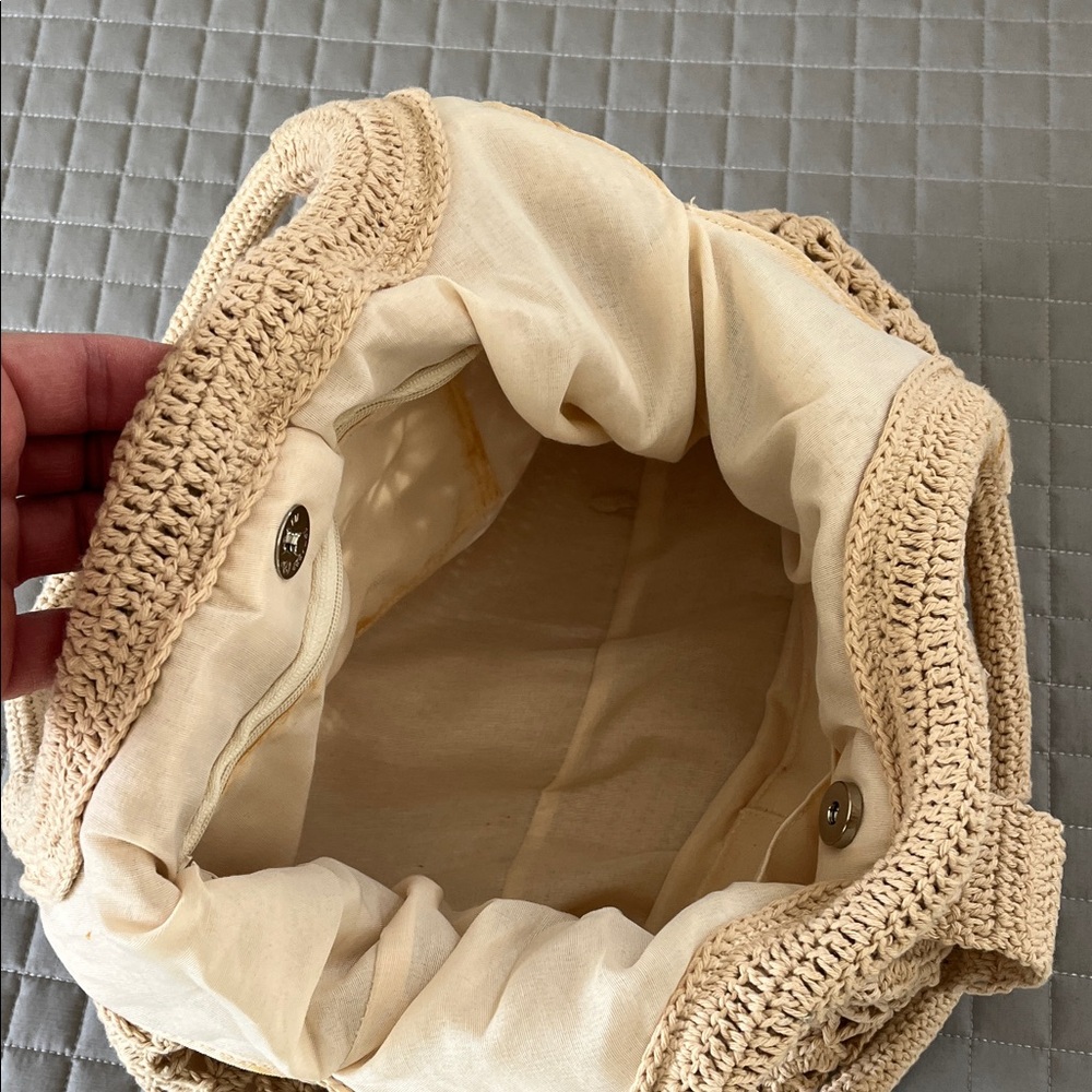 Elegant Cream Crochet Handbag - Picture 6 of 13